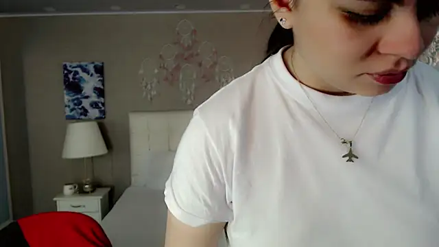 maddissonivanova online show from October 31, 7:10 pm