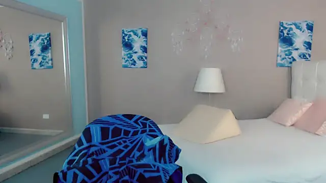 maddissonivanova online show from February 7, 7:00 pm