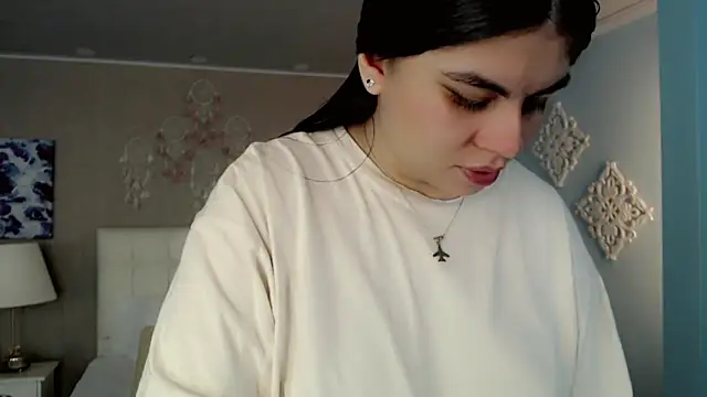 maddissonivanova online show from October 30, 7:00 pm