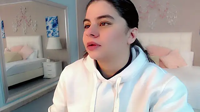 maddissonivanova online show from April 17, 7:17 pm