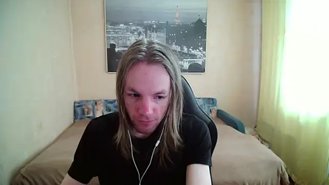 Snapshot of AdamDickens chatting on April 21, 9:49 am AdamDickens online show from April 21, 9:49 am