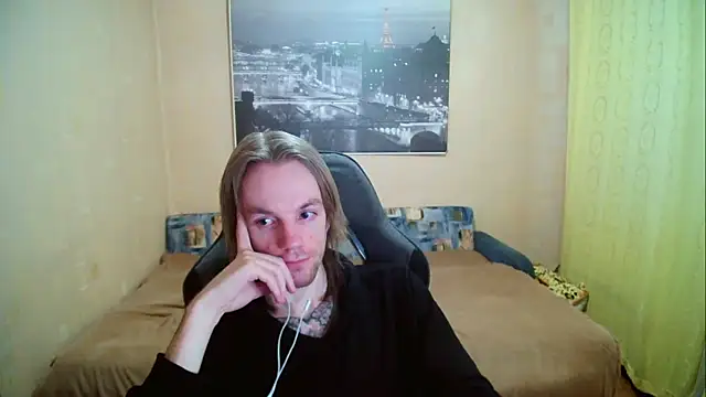 Snapshot of AdamDickens chatting on September 22, 8:26 pm AdamDickens online show from September 22, 8:26 pm