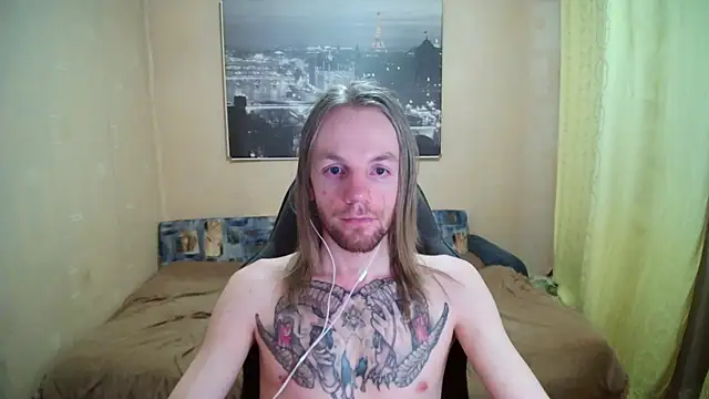 Snapshot of AdamDickens chatting on May 6, 12:14 am AdamDickens online show from May 6, 12:14 am