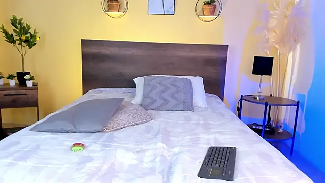 CamilleGrace online show from September 21, 12:43 pm