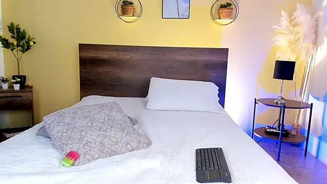 CamilleGrace online show from September 25, 12:44 pm