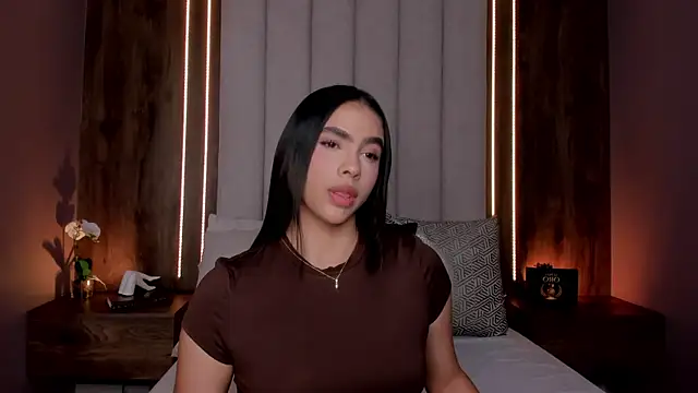 Snapshot of LucySalvatore_ chatting on June 20, 4:17 am LucySalvatore online show from June 20, 4:17 am