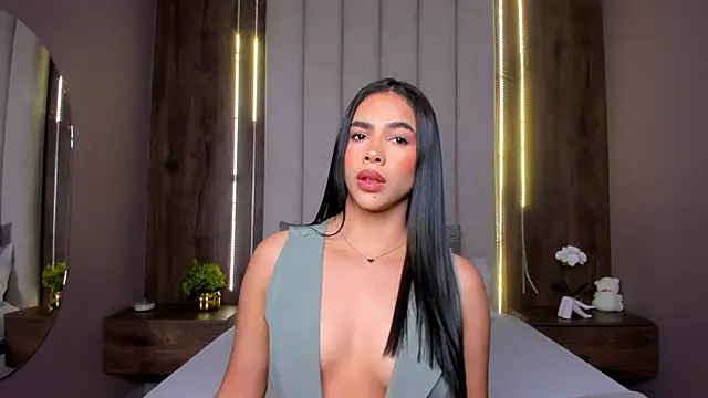 LucySalvatore  online show from September 20, 2:00 pm