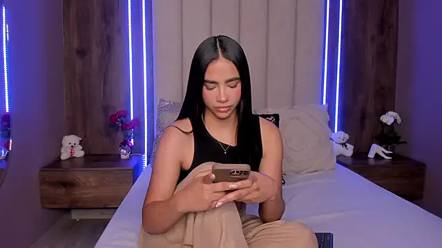 LucySalvatore  online show from March 28, 9:49 pm