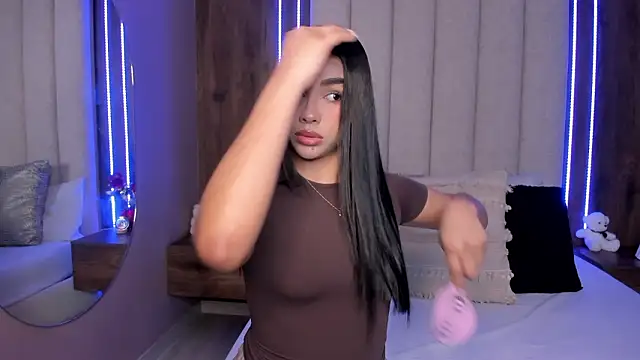 LucySalvatore  online show from March 13, 3:50 pm