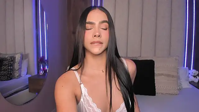 LucySalvatore  online show from March 6, 11:00 pm