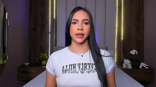 LucySalvatore  online show from September 27, 1:17 pm