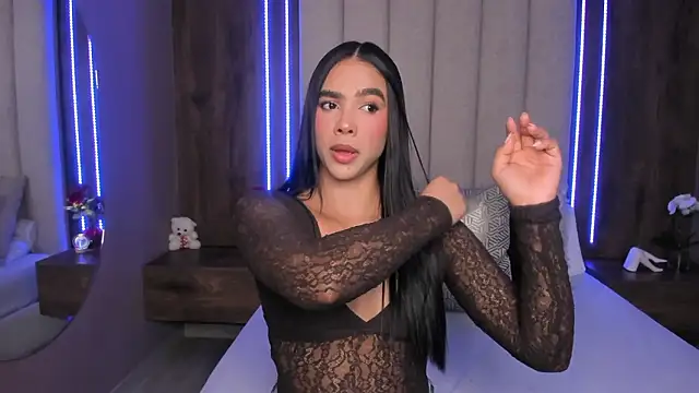 Snapshot of LucySalvatore_ chatting on February 28, 9:03 pm LucySalvatore online show from February 28, 9:03 pm