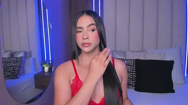 Snapshot of LucySalvatore_ chatting on January 18, 9:40 pm LucySalvatore online show from January 18, 9:40 pm