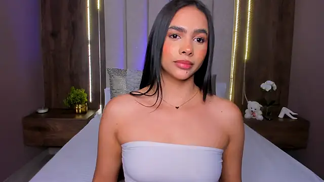 LucySalvatore  online show from September 28, 1:23 am