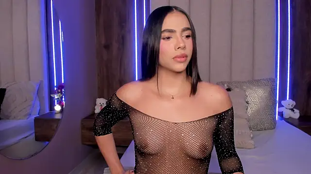 LucySalvatore  online show from April 1, 11:34 pm