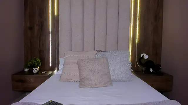 LucySalvatore  online show from October 11, 3:57 pm