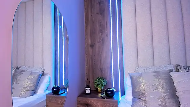 LucySalvatore  online show from November 1, 11:42 pm