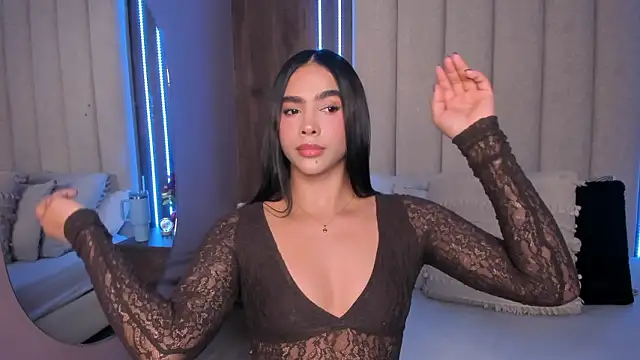 Snapshot of LucySalvatore_ chatting on February 17, 6:16 pm LucySalvatore online show from February 17, 6:16 pm