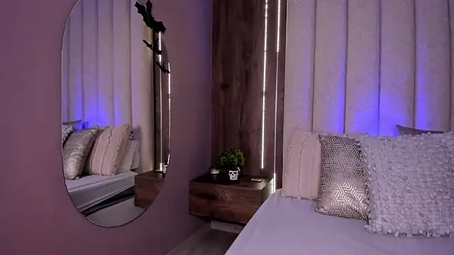 LucySalvatore  online show from October 15, 1:08 pm