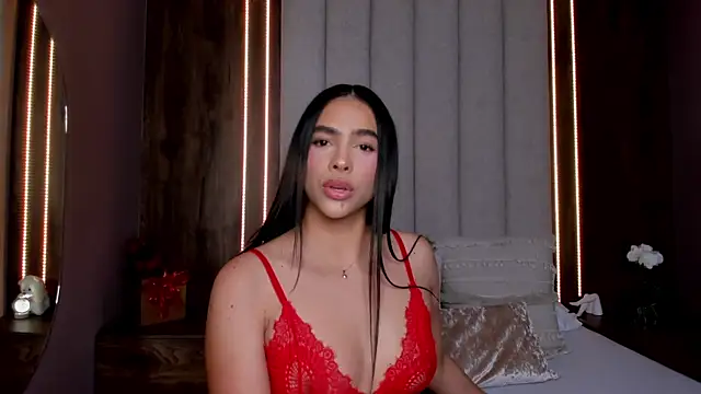 Snapshot of LucySalvatore_ chatting on May 15, 11:36 pm LucySalvatore online show from May 15, 11:36 pm