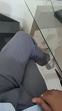 Snapshot of indoreboy1 chatting on November 4, 2:21 pm indoreboy1 online show from November 4, 2:21 pm