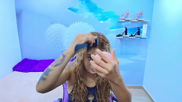 Snapshot of ESMERALDA-BLUE chatting on September 18, 8:56 pm ESMERALDA-BLUE online show from September 18, 8:56 pm