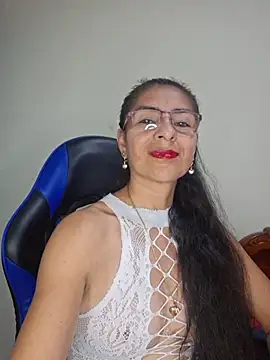 Snapshot of Natasha_50 chatting on December 15, 10:15 pm Natasha 50 online show from December 15, 10:15 pm