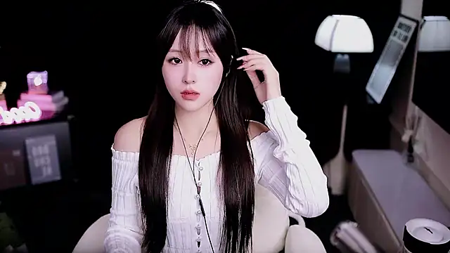 Snapshot of coward_by chatting on February 5, 11:17 am coward by online show from February 5, 11:17 am