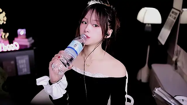 Snapshot of coward_by chatting on February 23, 9:10 am coward by online show from February 23, 9:10 am