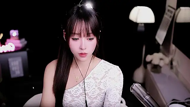 Snapshot of coward_by chatting on January 19, 9:35 am coward by online show from January 19, 9:35 am