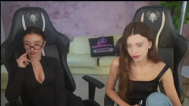 Snapshot of Regina_Sweet054 chatting on November 12, 7:18 pm Regina Sweet054 online show from November 12, 7:18 pm