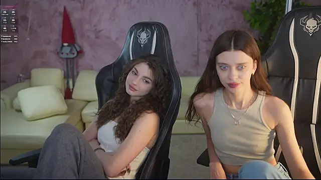 Snapshot of Regina_Sweet054 chatting on November 23, 3:33 pm Regina Sweet054 online show from November 23, 3:33 pm