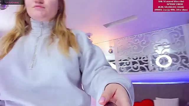 Snapshot of AshleyJoness chatting on January 19, 6:17 am AshleyJoness online show from January 19, 6:17 am