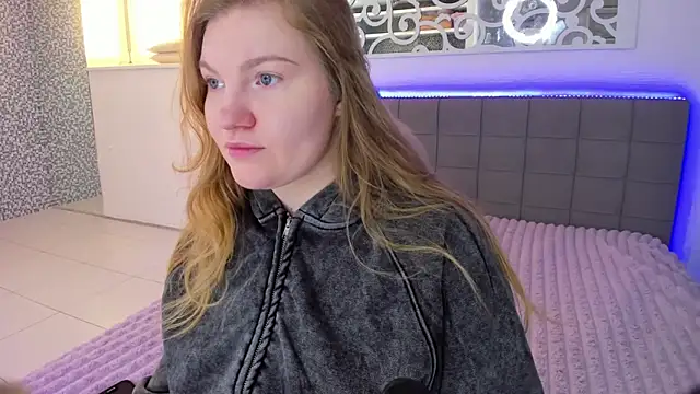 Snapshot of AshleyJoness chatting on February 10, 6:23 am AshleyJoness online show from February 10, 6:23 am