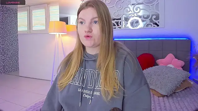 Snapshot of AshleyJoness chatting on February 25, 6:13 am AshleyJoness online show from February 25, 6:13 am