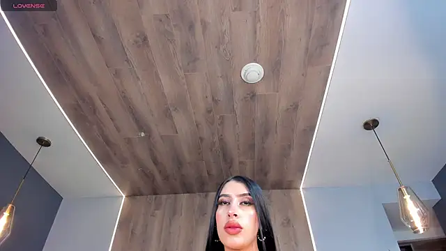 LeahLombardi  online show from November 27, 6:25 am