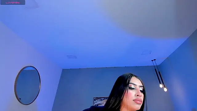 LeahLombardi  online show from March 13, 3:33 am