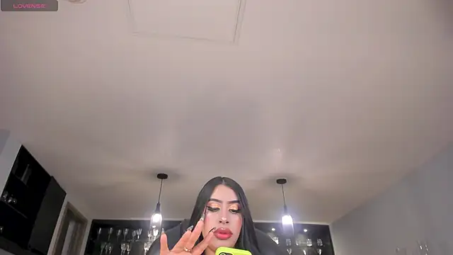 LeahLombardi  online show from March 17, 3:42 am