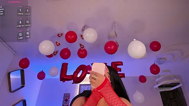 LeahLombardi  online show from February 17, 4:32 am