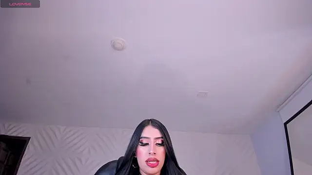 LeahLombardi  online show from December 23, 3:50 am