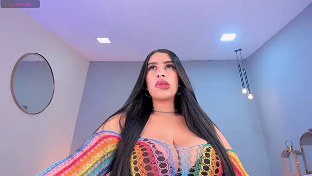 LeahLombardi  online show from December 5, 3:16 am