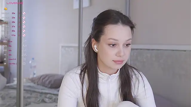 chillgirll online show from March 22, 5:32 am