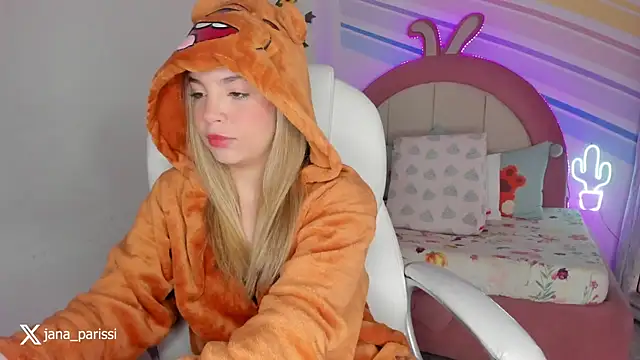 jana parissi online show from December 17, 8:36 pm