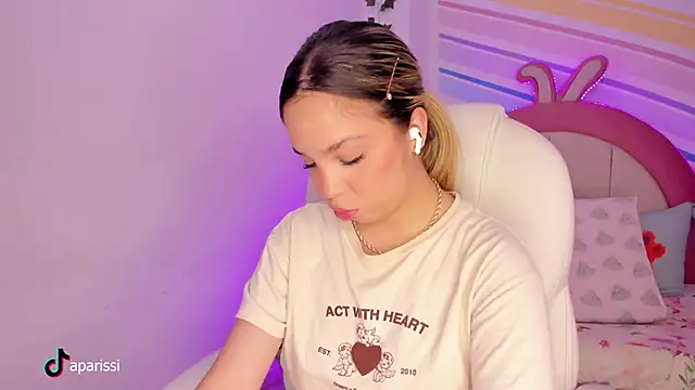 jana parissi online show from December 20, 9:28 pm