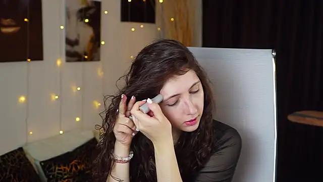 Mary Miiller online show from November 27, 10:05 am