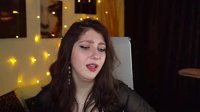 Mary Miiller online show from November 26, 10:15 am