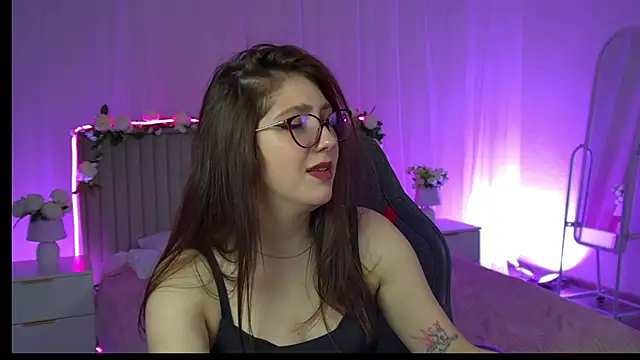 Mary Miiller online show from December 3, 12:37 pm