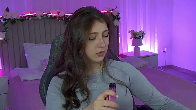 Mary Miiller online show from December 19, 10:39 am