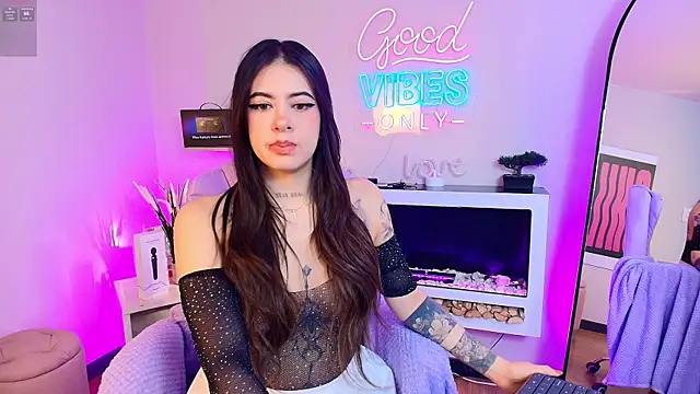 Snapshot of Alice_Vixen chatting on July 8, 12:28 pm Alice Vixen online show from July 8, 12:28 pm