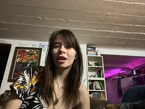 Snapshot of the_holy_t chatting on November 18, 6:33 pm the holy t online show from November 18, 6:33 pm